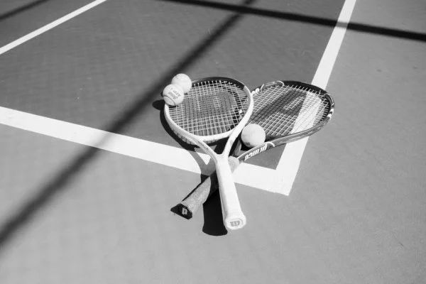 tennis racket ball